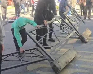 Përshkallëzohen protestat, incidente te Ministria e Arsimit, në Durrës e Vlorë