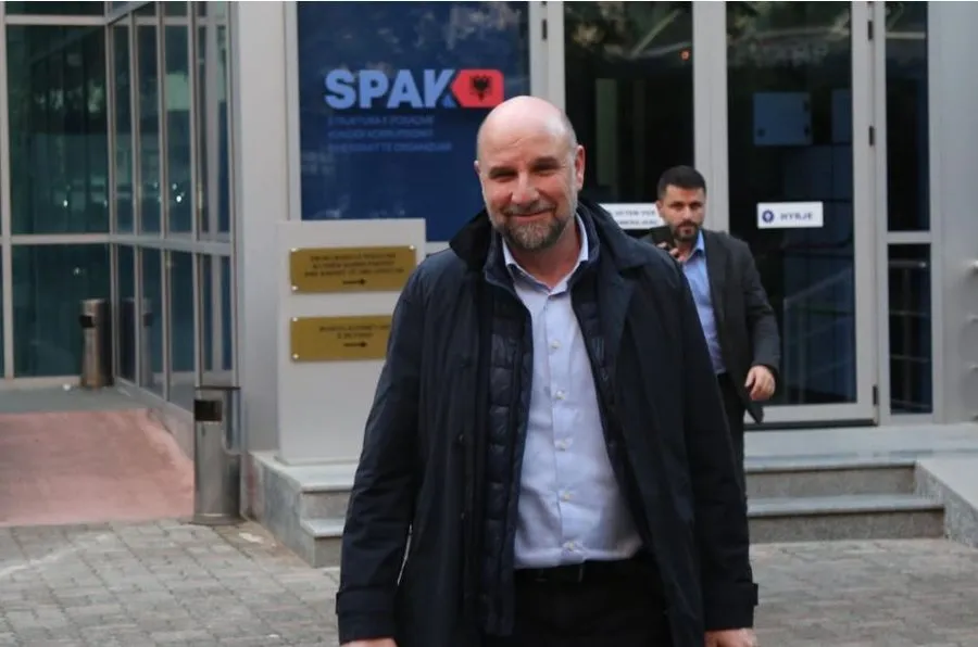 Tenderat abuzivë të Fondit të Zhvillimit shkatërrojnë Sarandën
