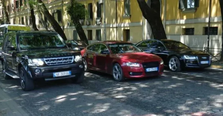 Taksa e re e makinave nga 1 janari 2027 që do të “zhysë” drejtuesit e mjeteve