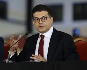 Revolta e studentëve, Vengu: Mbështetje për policinë, por respekt për të drejtën e protestës
