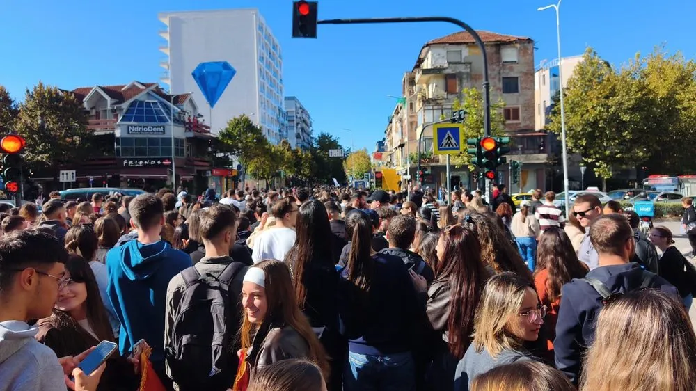 OKB reagon për dhunën në Tiranë: Policia të tregojë vetëpërmbajtje