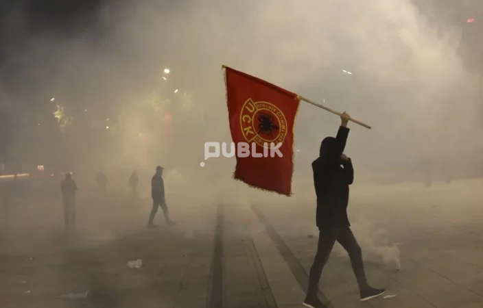 75-vjeçarja hidhet nga kati i tretë i spitalit të Vlorës dhe humb jetën