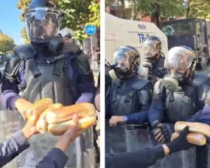 Humanizëm në mes të protestës, të rinjtë u ofrojnë ushqim policëve