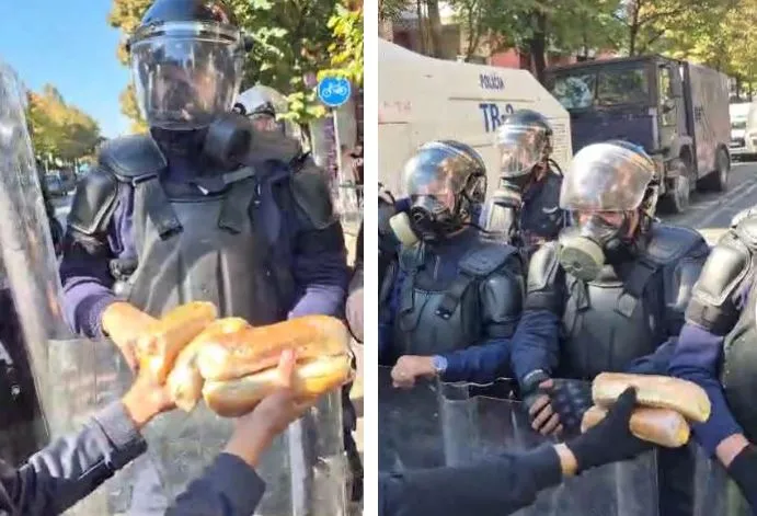 Humanizëm në mes të protestës, të rinjtë u ofrojnë ushqim policëve