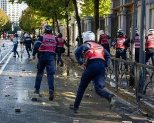 Tirana mes kaosit, mazhoranca provokon studentët: Do e paguani!