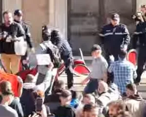 Me mbështetjen e pedagogëve, ‘zbythen’ karriget e dialogut të Ramës